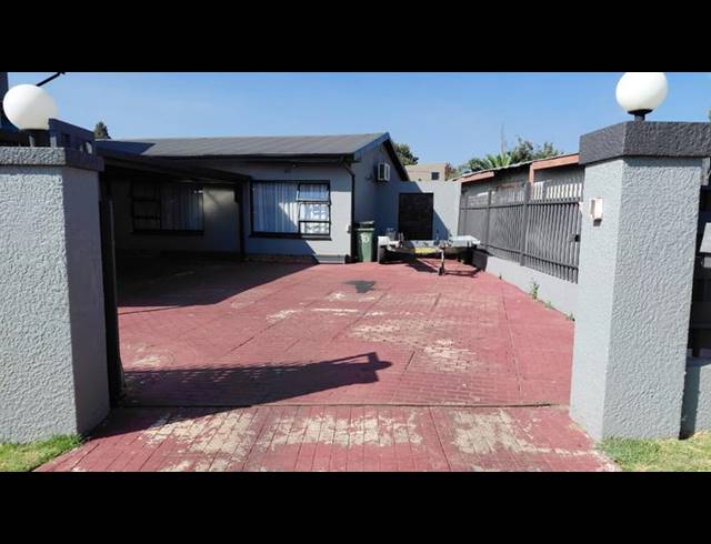 5 BEDROOM HOUSE FOR SALE IN RACEVIEW